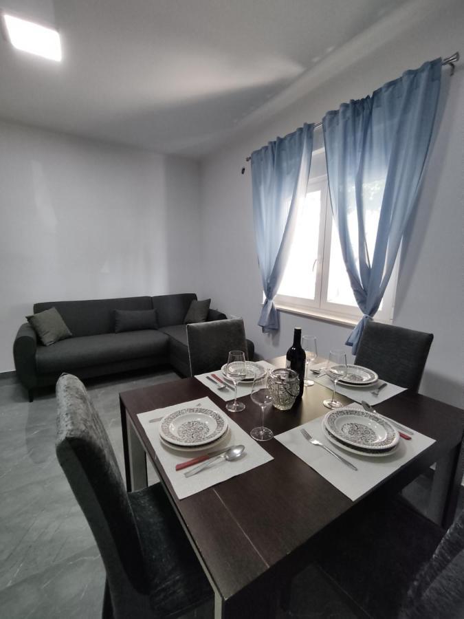 Apartman Lu Jesenice  Luaran gambar